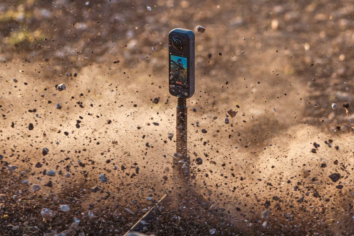 INSTA360 X5 ESSENTIAL BUNDLE - Image 2